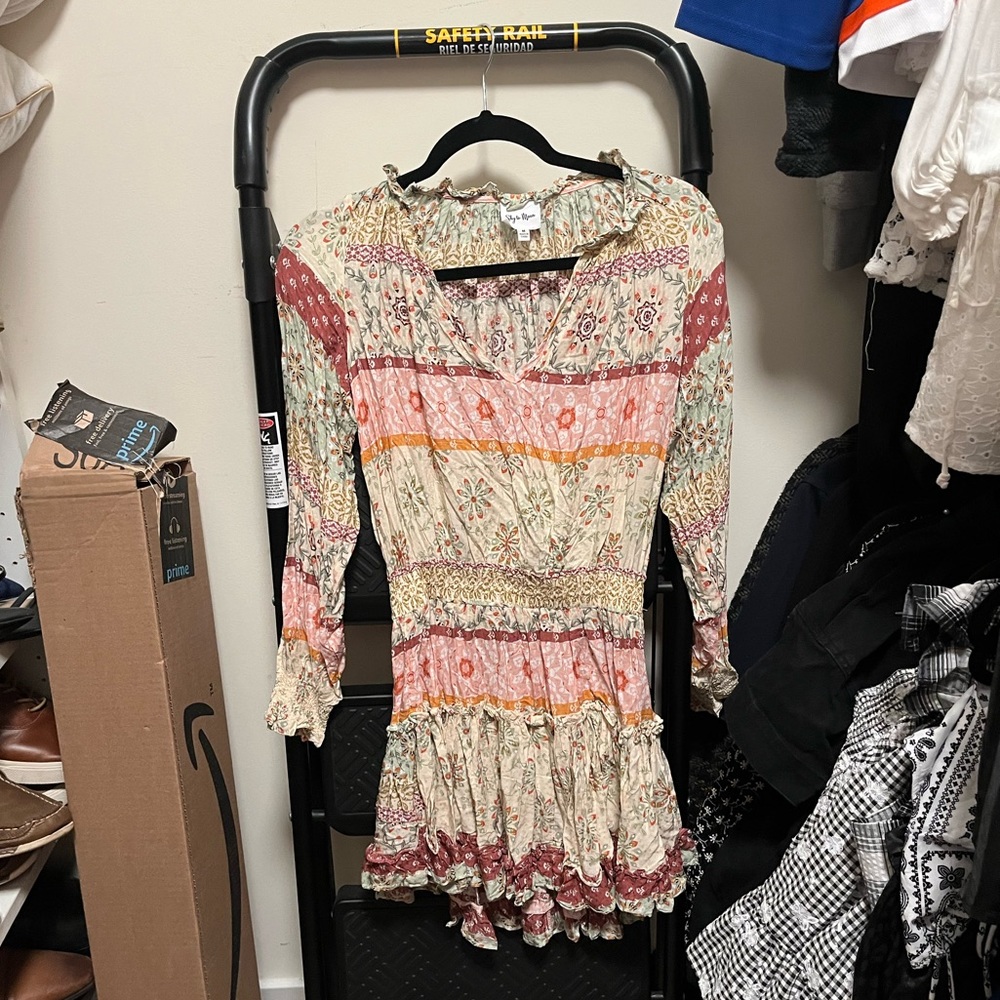 Never worn summery dress that cinches at the waist!